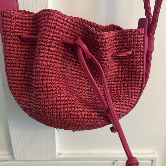 Sezane ZÉLIE MINI BUCKET BAG raffia pink - Picture 6 of 10